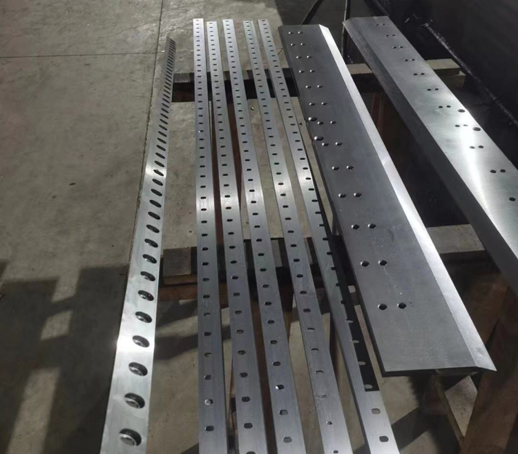 刀口鑲鋼刀(dao)