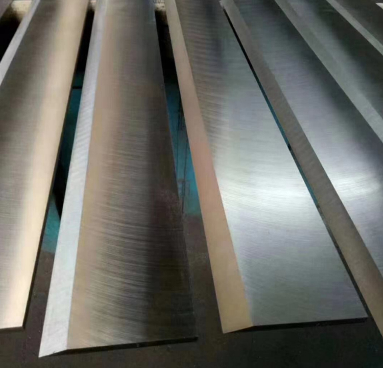 刀口(kou)鑲鋼刀