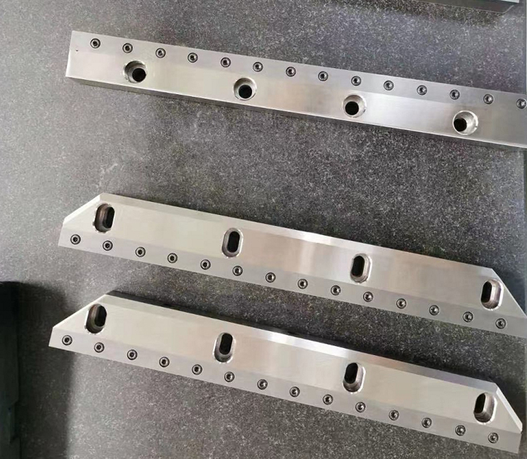 刀口鑲鋼刀(dao)